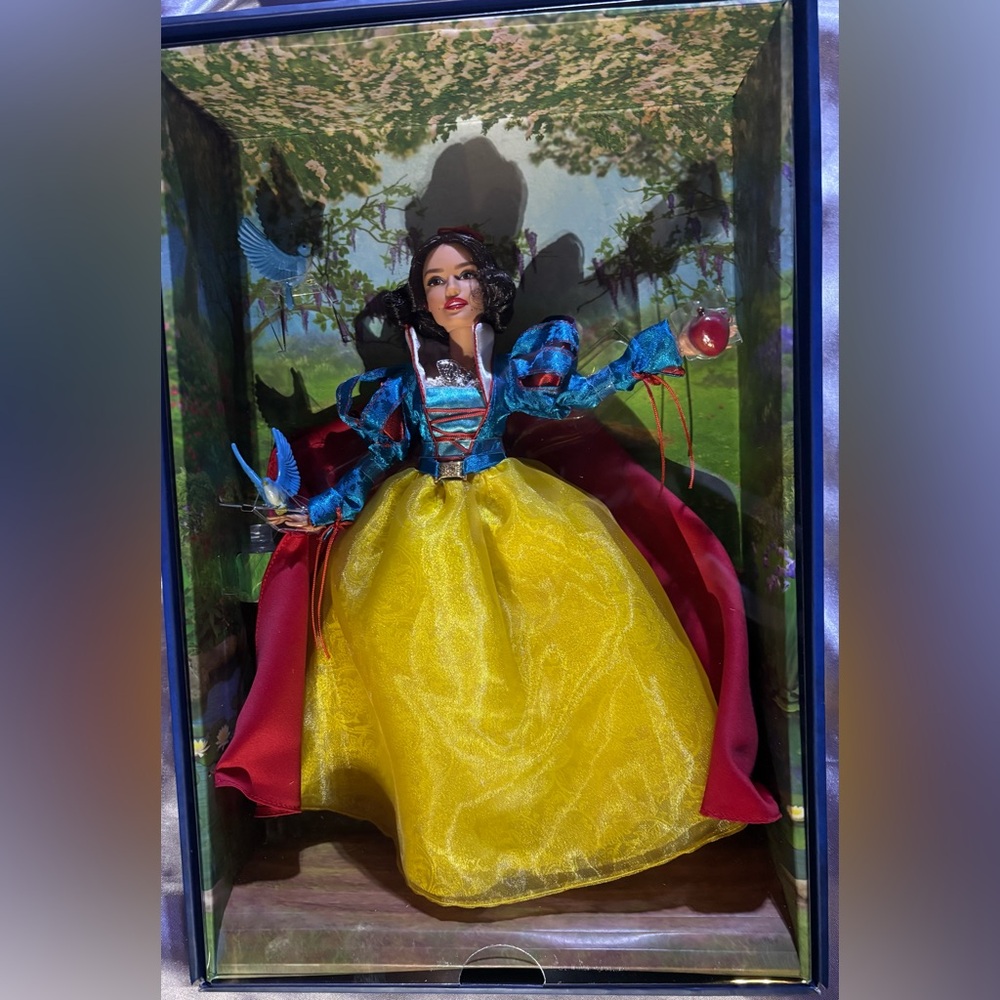 New in box Disney Snow White Collectible Fashion Doll,Disney Live Action Movie